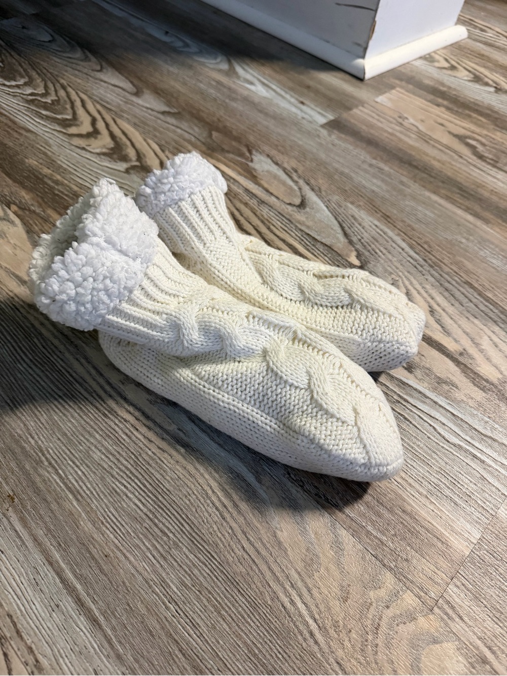 Source Unknown Cream Cable Knit Sherpa Lined Women's Slipper Socks